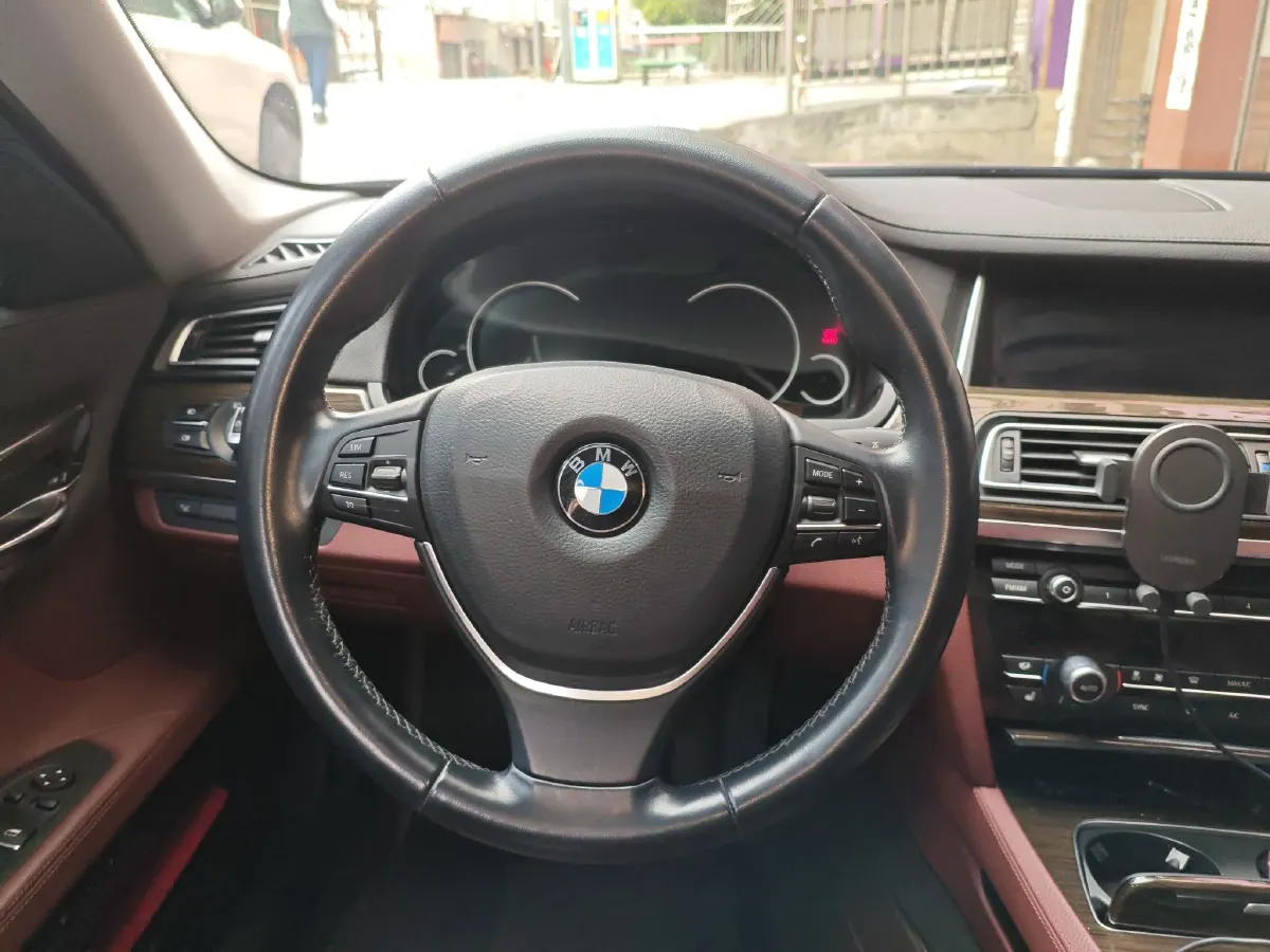 2014 BMW 7 Series 3.0L 258HP L6 8AT,autocango,china used car exporter,china ev exporter,chinese used car exporter,chinese used ev exporter
