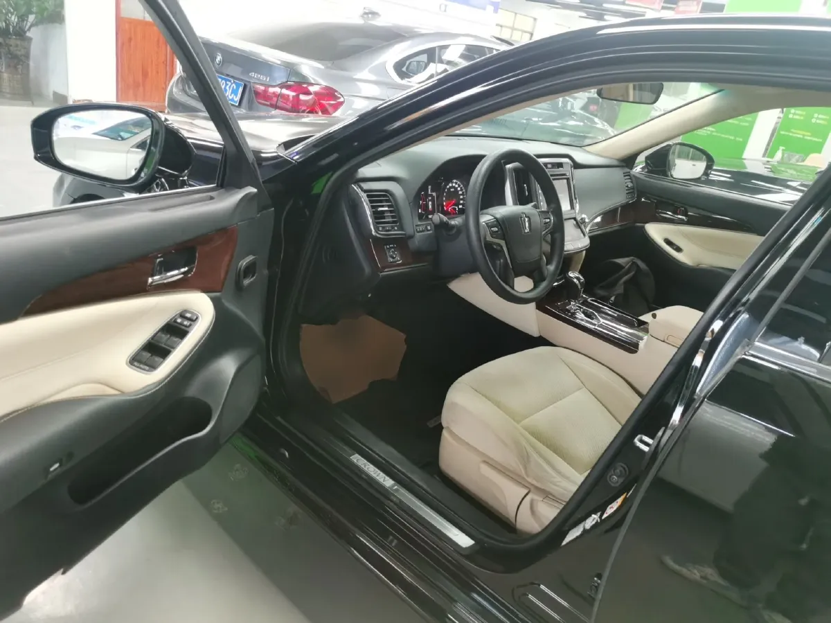 2018 Toyota Crown 2.0T 235HP L4 8AT,autocango,china used car exporter,china ev exporter,chinese used car exporter,chinese used ev exporter