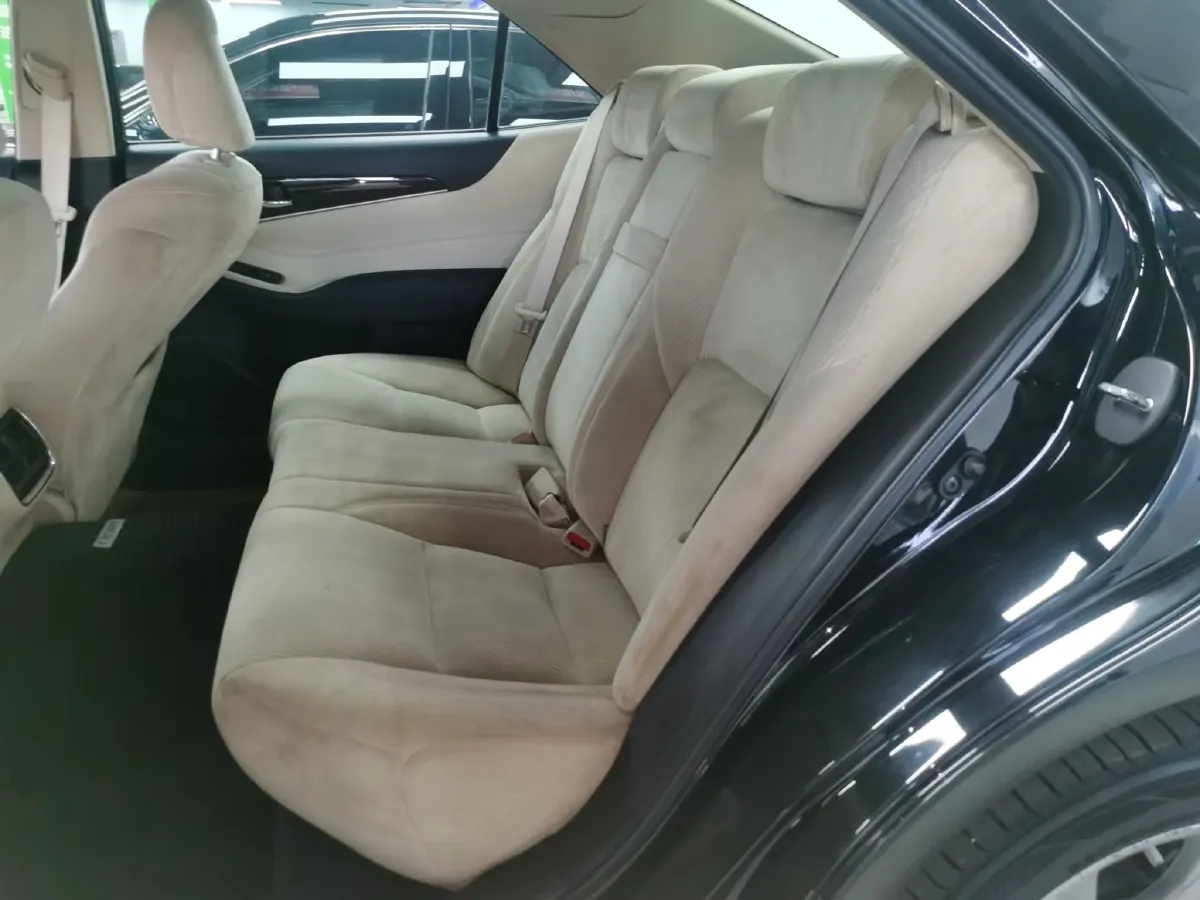 2018 Toyota Crown 2.0T 235HP L4 8AT,autocango,china used car exporter,china ev exporter,chinese used car exporter,chinese used ev exporter