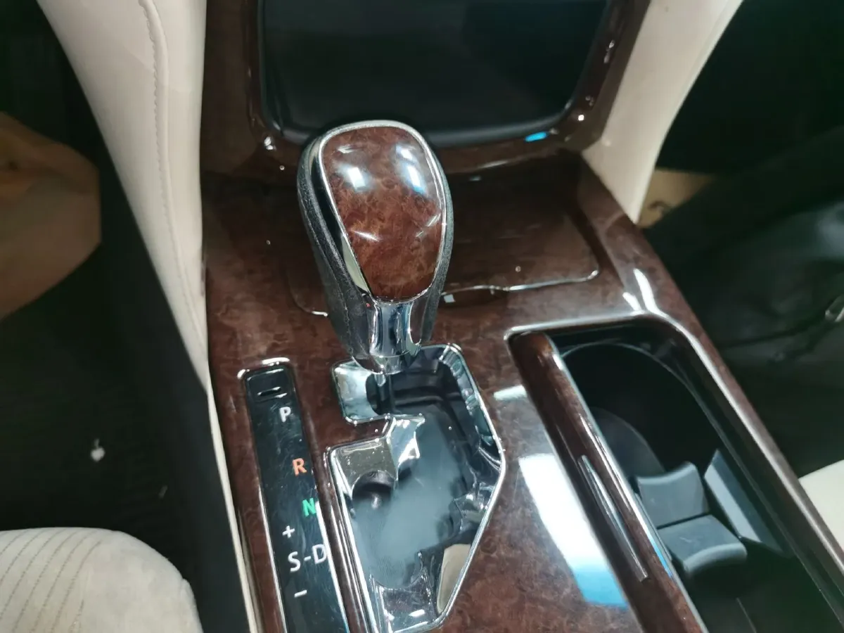 2018 Toyota Crown 2.0T 235HP L4 8AT,autocango,china used car exporter,china ev exporter,chinese used car exporter,chinese used ev exporter