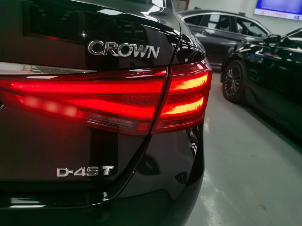 2018 Toyota Crown 2.0T 235HP L4 8AT,autocango,china used car exporter,china ev exporter,chinese used car exporter,chinese used ev exporter