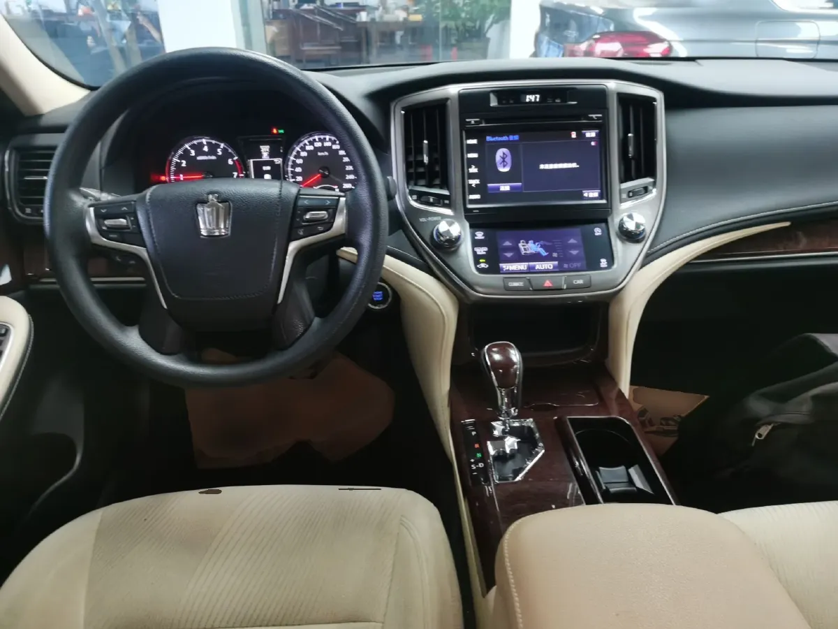 2018 Toyota Crown 2.0T 235HP L4 8AT,autocango,china used car exporter,china ev exporter,chinese used car exporter,chinese used ev exporter