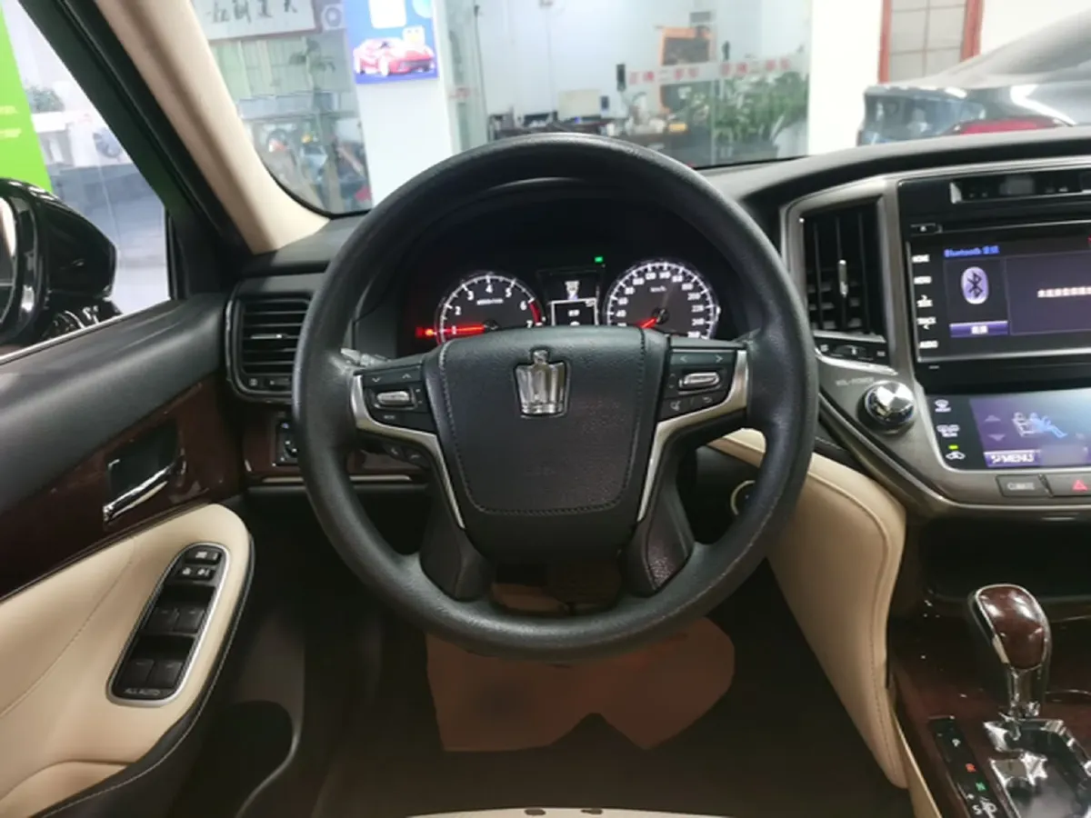 2018 Toyota Crown 2.0T 235HP L4 8AT,autocango,china used car exporter,china ev exporter,chinese used car exporter,chinese used ev exporter
