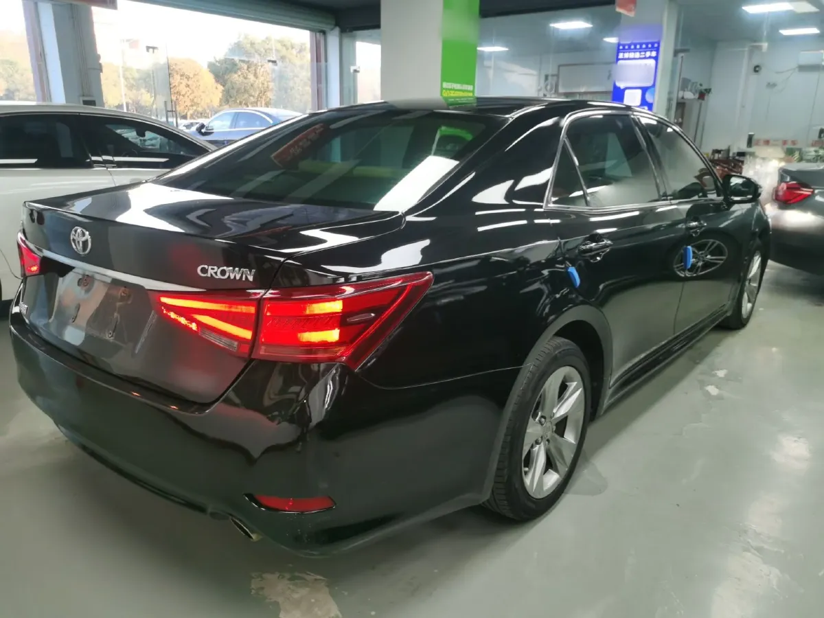 2018 Toyota Crown 2.0T 235HP L4 8AT,autocango,china used car exporter,china ev exporter,chinese used car exporter,chinese used ev exporter