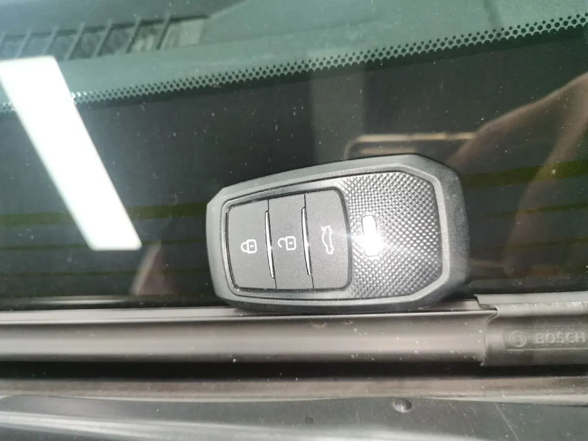 2018 Toyota Crown 2.0T 235HP L4 8AT,autocango,china used car exporter,china ev exporter,chinese used car exporter,chinese used ev exporter