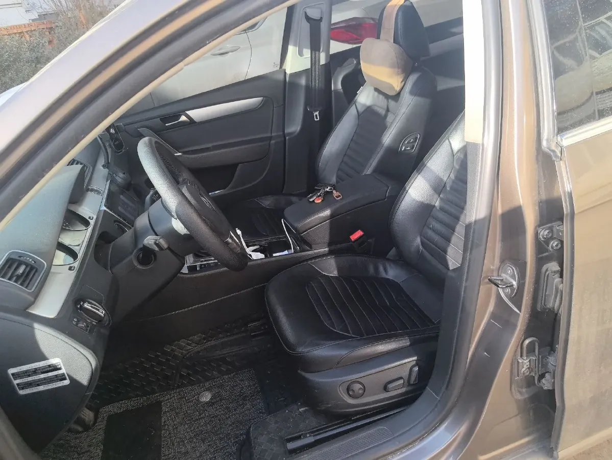 2013 Volkswagen Magotan 1.8T 160HP L4 7DCT,autocango,china used car exporter,china ev exporter,chinese used car exporter,chinese used ev exporter