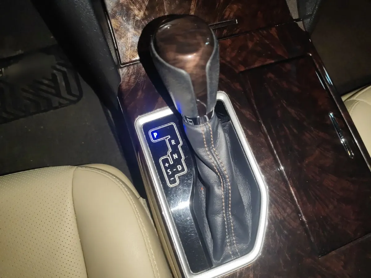 2016 Toyota Camry 2.0L 167HP L4 6AT,autocango,china used car exporter,china ev exporter,chinese used car exporter,chinese used ev exporter