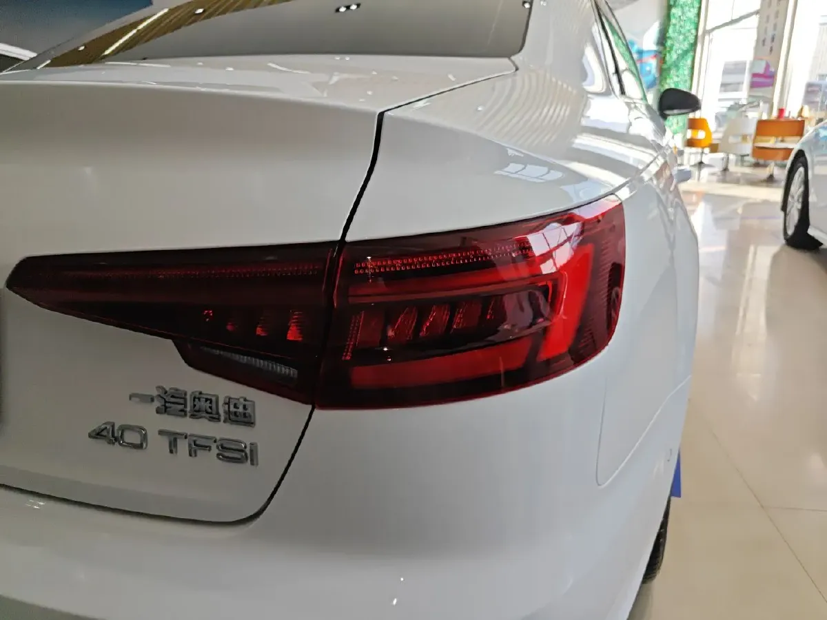 2018 Audi A4L 2.0T 190HP L4 7DCT,autocango,china used car exporter,china ev exporter,chinese used car exporter,chinese used ev exporter