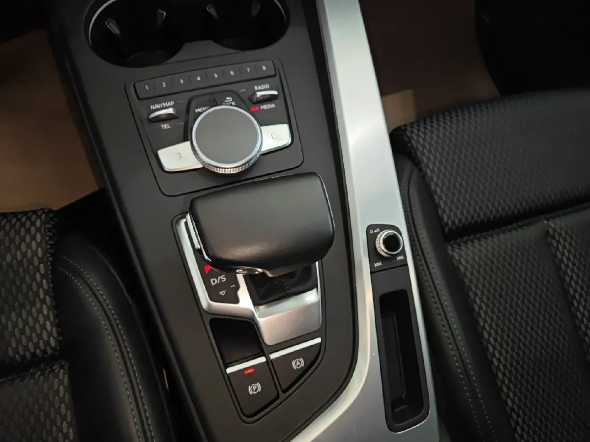 2018 Audi A4L 2.0T 190HP L4 7DCT,autocango,china used car exporter,china ev exporter,chinese used car exporter,chinese used ev exporter