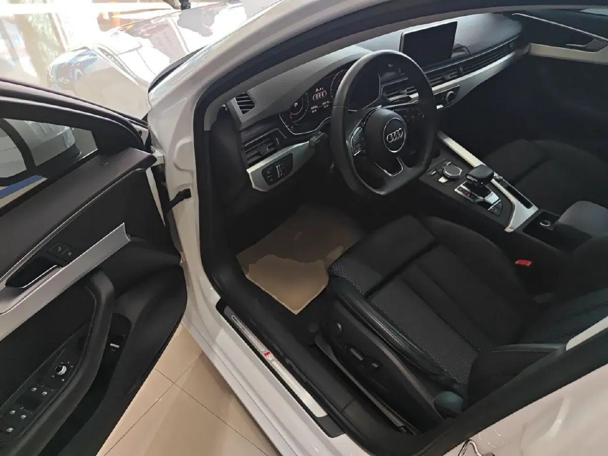 2018 Audi A4L 2.0T 190HP L4 7DCT,autocango,china used car exporter,china ev exporter,chinese used car exporter,chinese used ev exporter