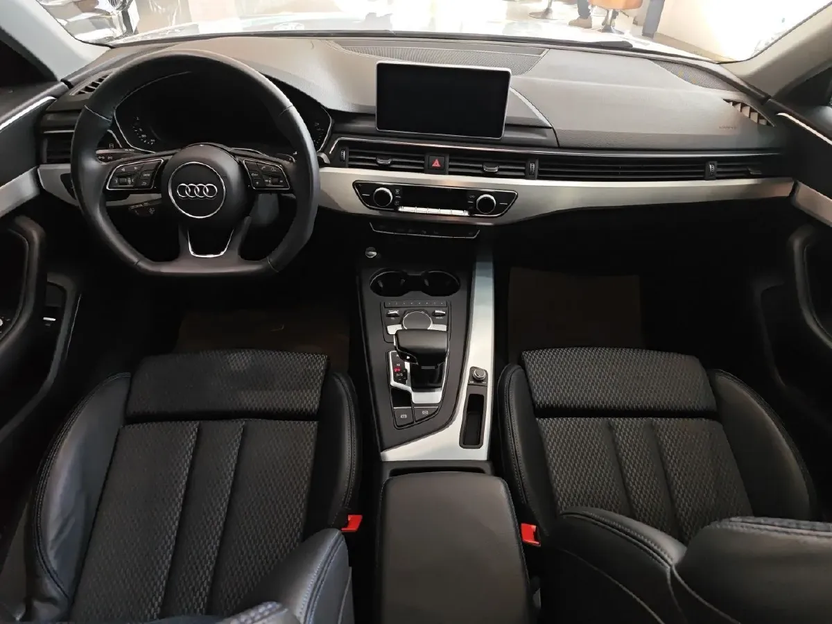 2018 Audi A4L 2.0T 190HP L4 7DCT,autocango,china used car exporter,china ev exporter,chinese used car exporter,chinese used ev exporter
