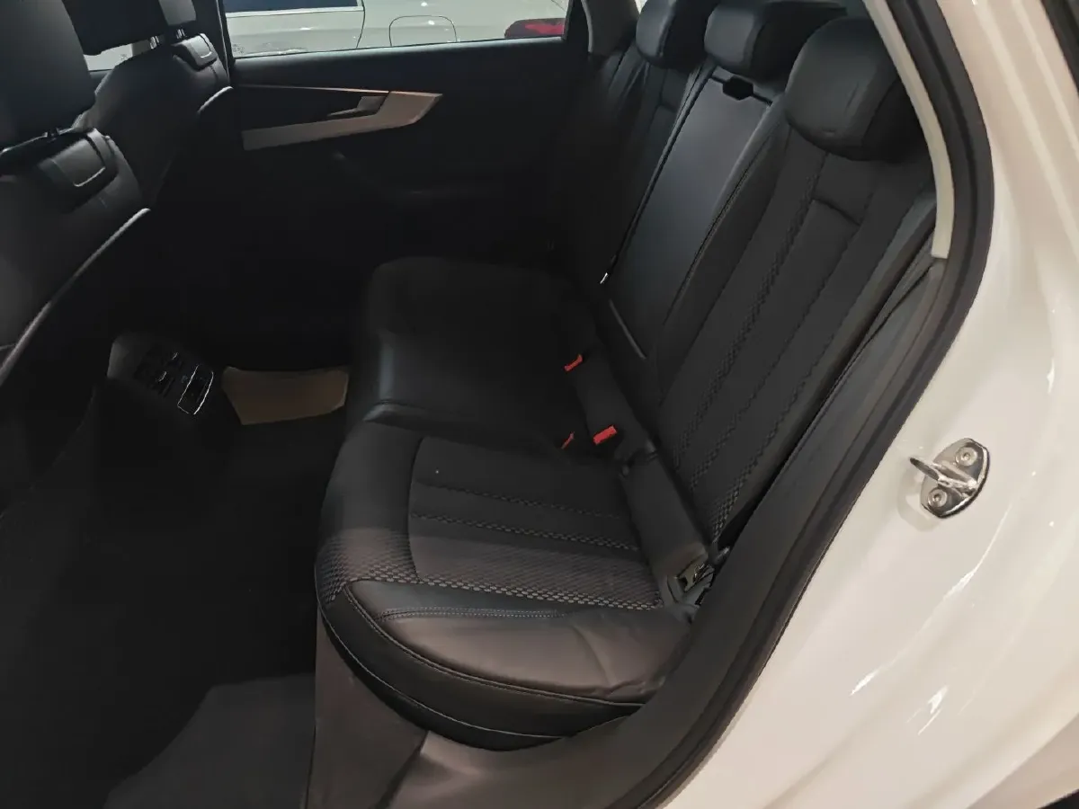 2018 Audi A4L 2.0T 190HP L4 7DCT,autocango,china used car exporter,china ev exporter,chinese used car exporter,chinese used ev exporter