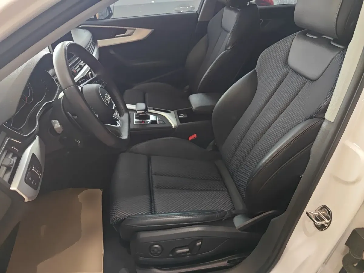 2018 Audi A4L 2.0T 190HP L4 7DCT,autocango,china used car exporter,china ev exporter,chinese used car exporter,chinese used ev exporter