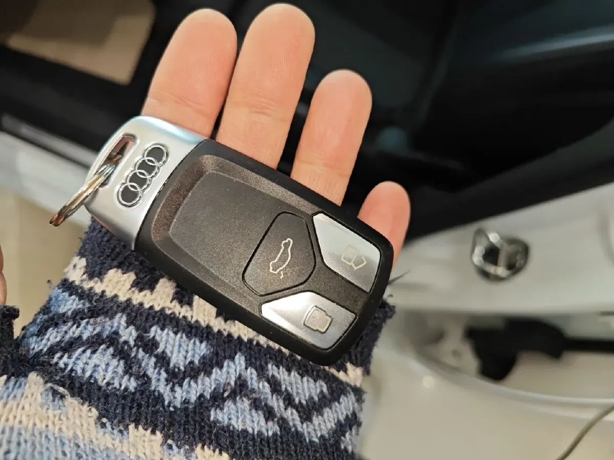 2018 Audi A4L 2.0T 190HP L4 7DCT,autocango,china used car exporter,china ev exporter,chinese used car exporter,chinese used ev exporter