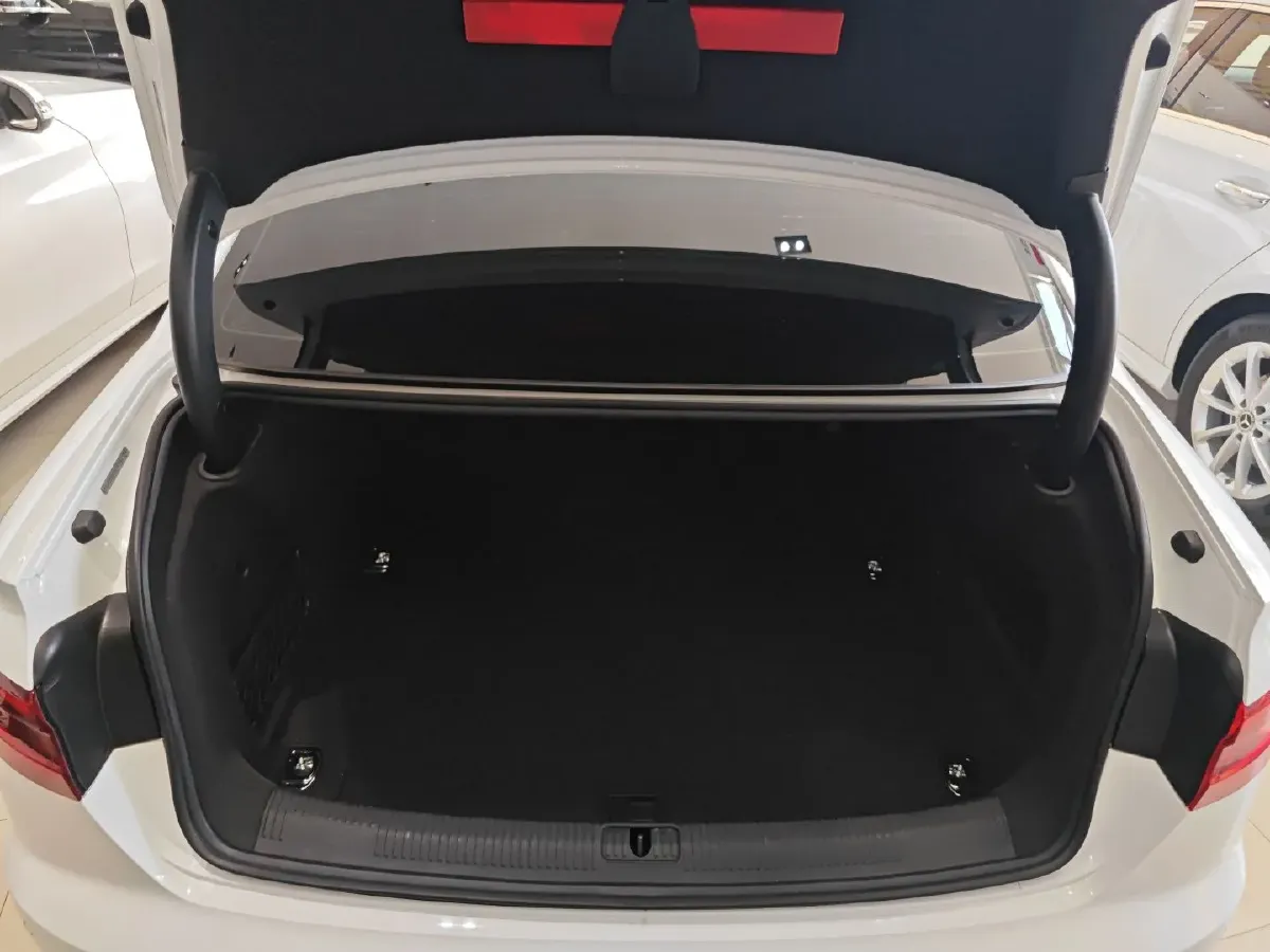 2018 Audi A4L 2.0T 190HP L4 7DCT,autocango,china used car exporter,china ev exporter,chinese used car exporter,chinese used ev exporter