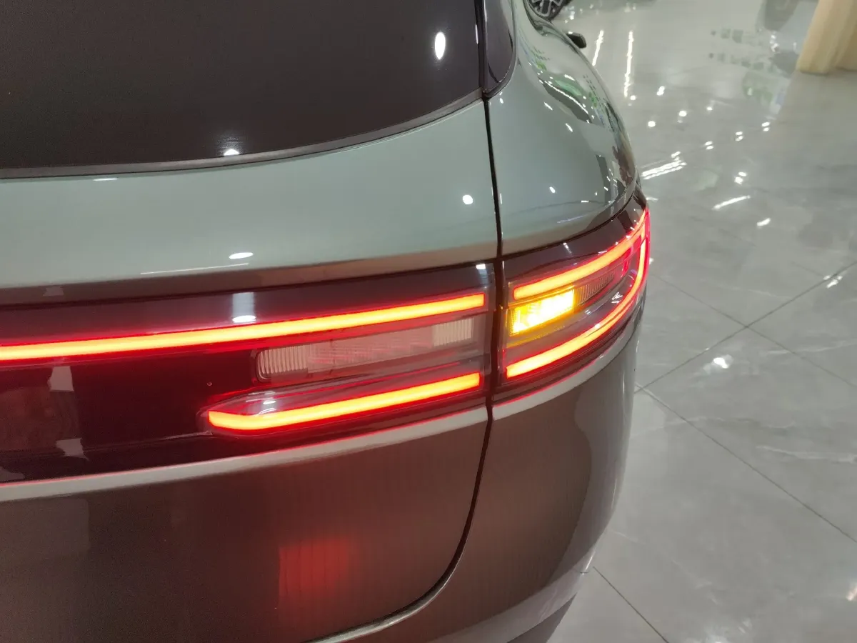 2022 AITO AITO M5 Range Extended 125HP REEV 40KWH,autocango,china used car exporter,china ev exporter,chinese used car exporter,chinese used ev exporter