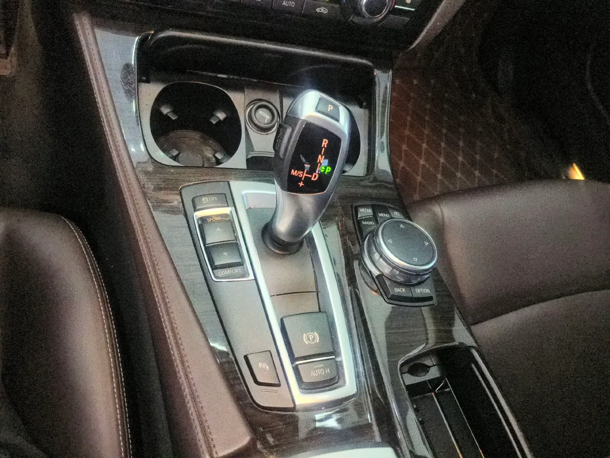 2014 BMW 5 Series 2.0T 218HP L4 8AT,autocango,china used car exporter,china ev exporter,chinese used car exporter,chinese used ev exporter