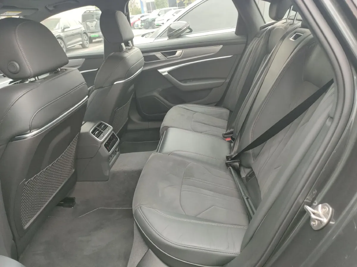 2024 Audi A6L 2.0T 245HP L4 7DCT,autocango,china used car exporter,china ev exporter,chinese used car exporter,chinese used ev exporter