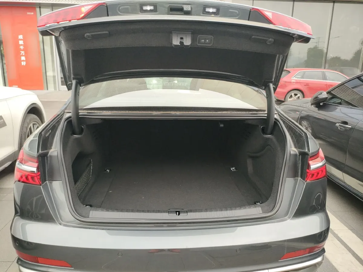 2024 Audi A6L 2.0T 245HP L4 7DCT,autocango,china used car exporter,china ev exporter,chinese used car exporter,chinese used ev exporter