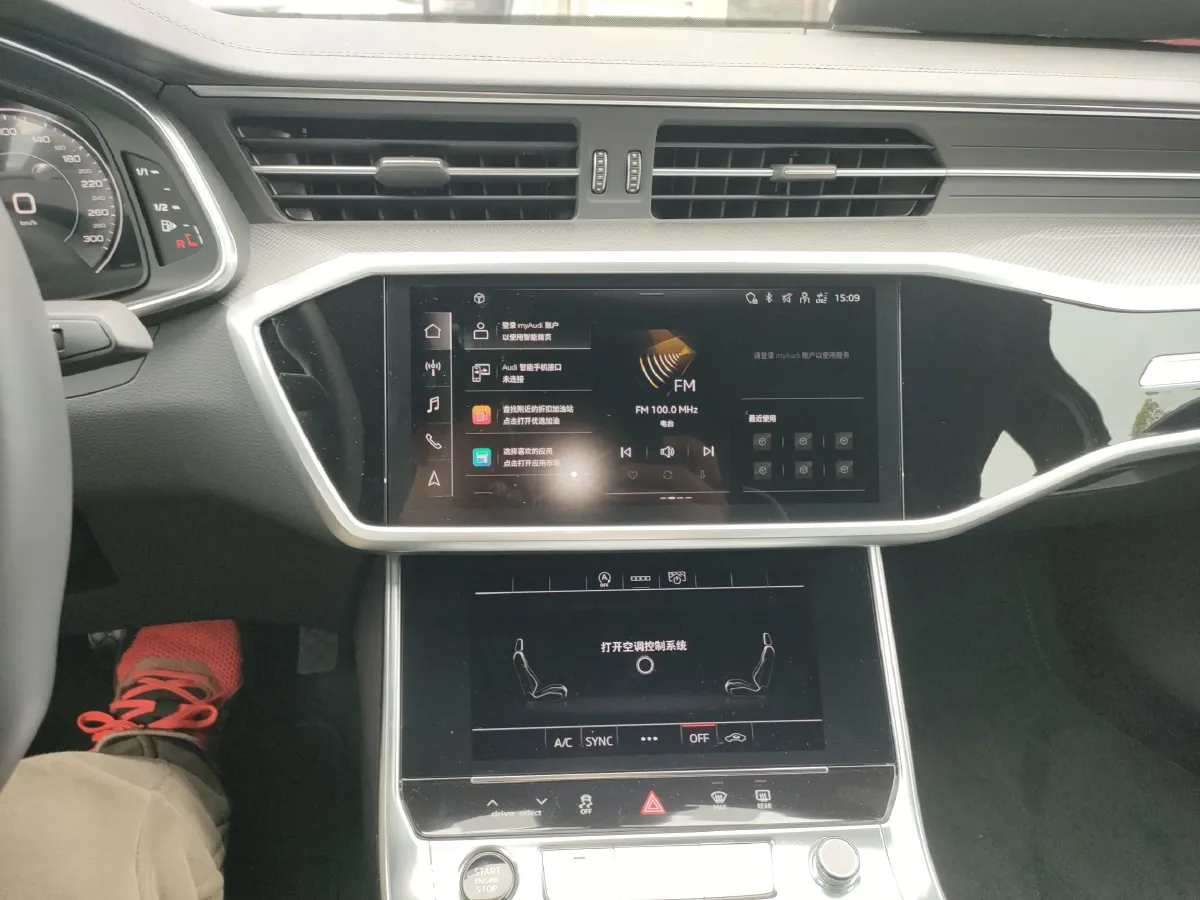 2024 Audi A6L 2.0T 245HP L4 7DCT,autocango,china used car exporter,china ev exporter,chinese used car exporter,chinese used ev exporter