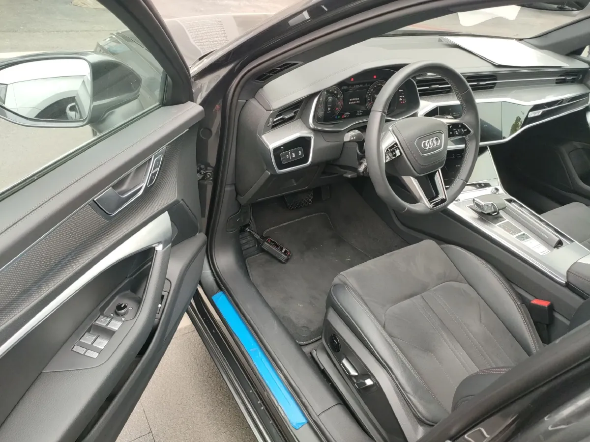 2024 Audi A6L 2.0T 245HP L4 7DCT,autocango,china used car exporter,china ev exporter,chinese used car exporter,chinese used ev exporter