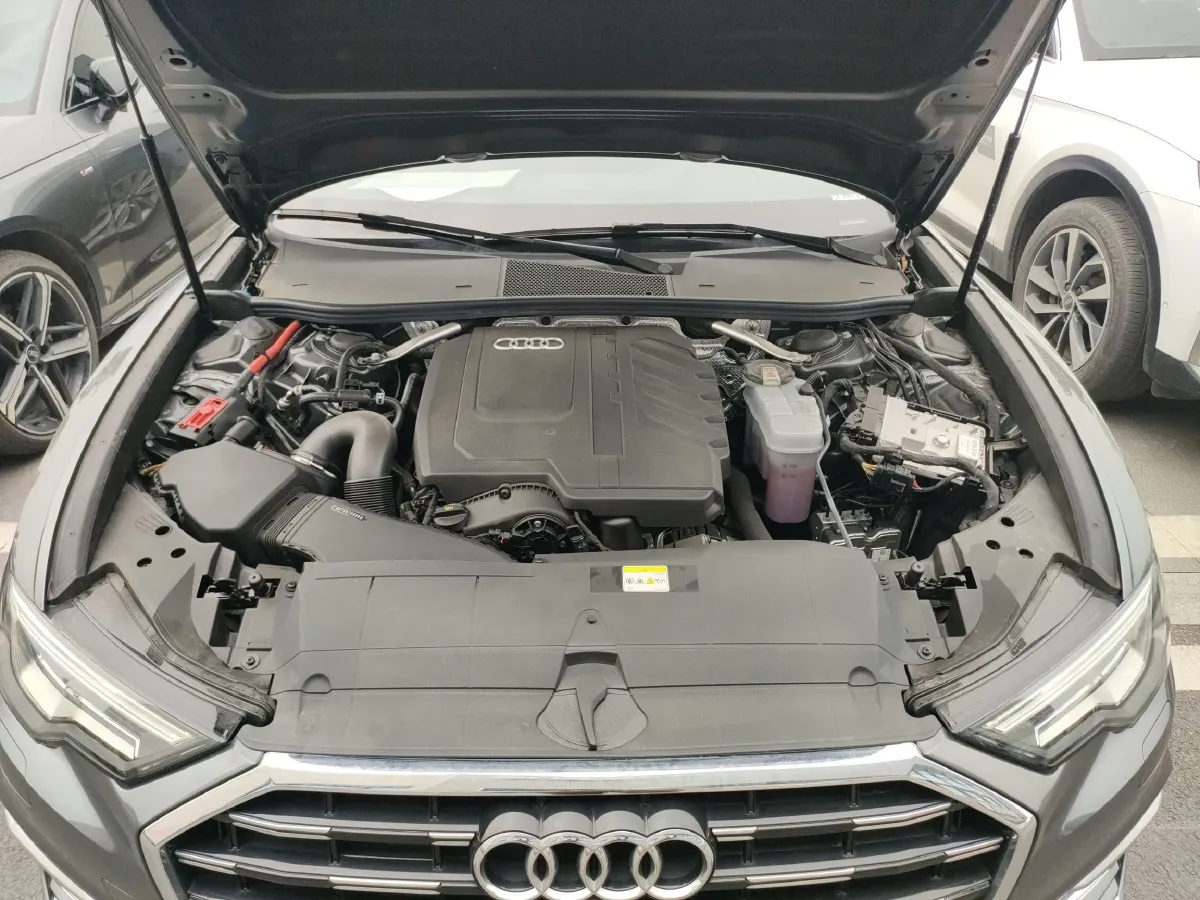 2024 Audi A6L 2.0T 245HP L4 7DCT,autocango,china used car exporter,china ev exporter,chinese used car exporter,chinese used ev exporter