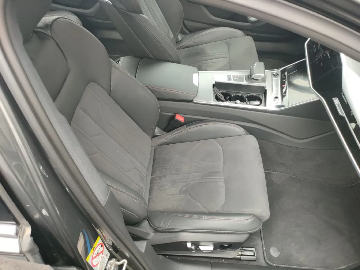 2024 Audi A6L 2.0T 245HP L4 7DCT,autocango,china used car exporter,china ev exporter,chinese used car exporter,chinese used ev exporter