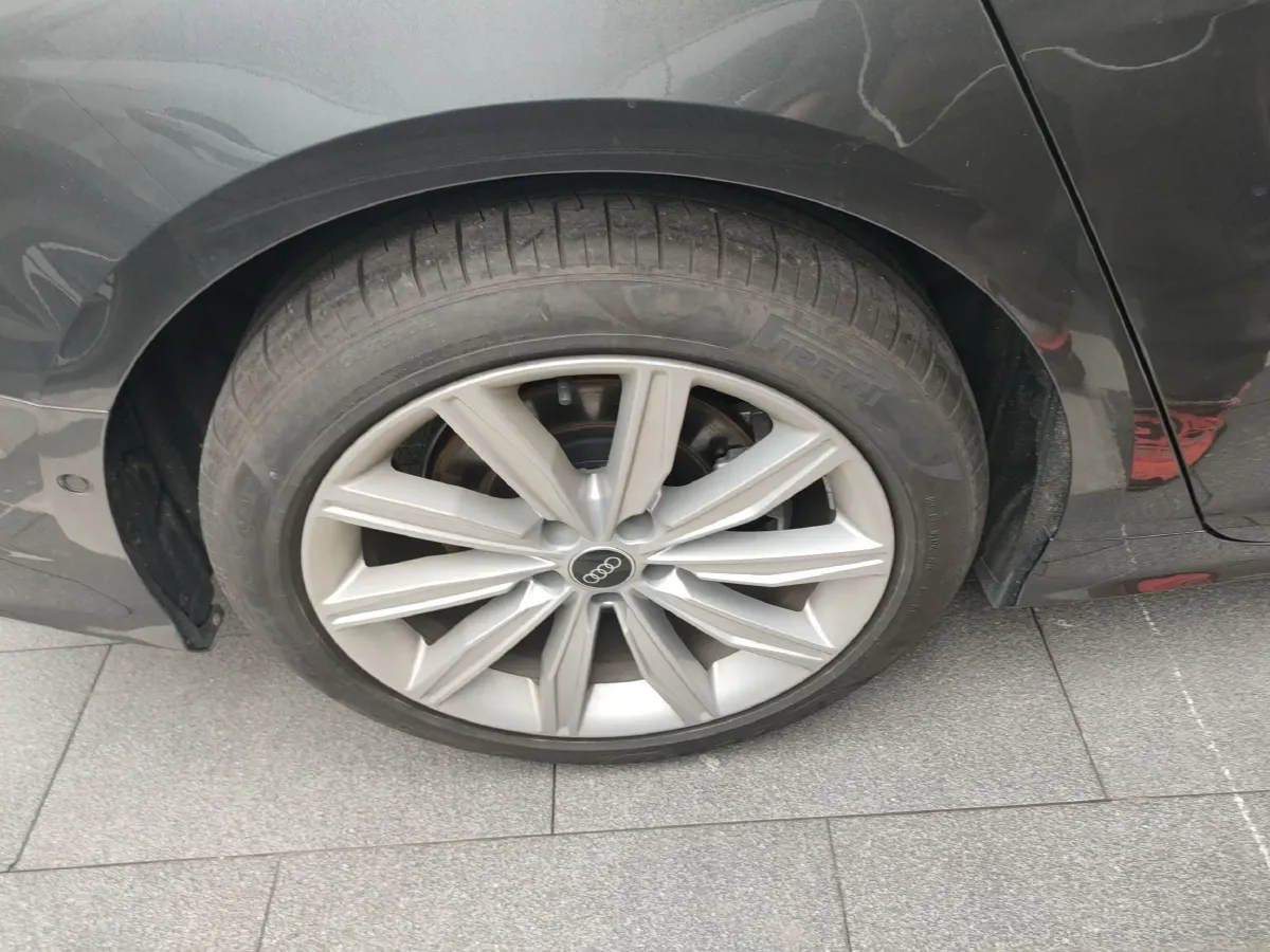 2024 Audi A6L 2.0T 245HP L4 7DCT,autocango,china used car exporter,china ev exporter,chinese used car exporter,chinese used ev exporter