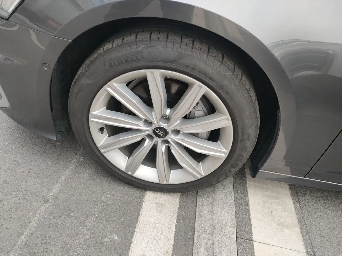 2024 Audi A6L 2.0T 245HP L4 7DCT,autocango,china used car exporter,china ev exporter,chinese used car exporter,chinese used ev exporter