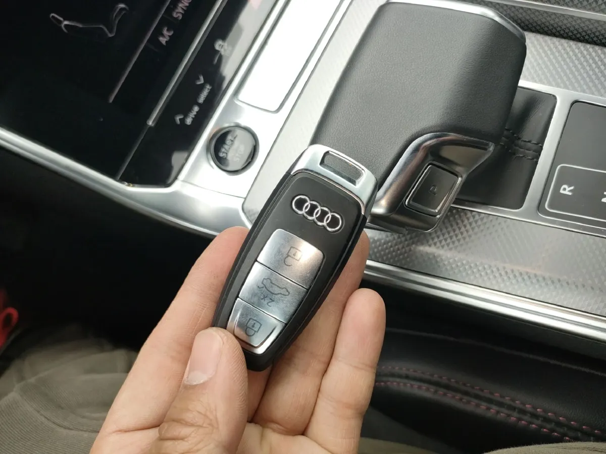 2024 Audi A6L 2.0T 245HP L4 7DCT,autocango,china used car exporter,china ev exporter,chinese used car exporter,chinese used ev exporter