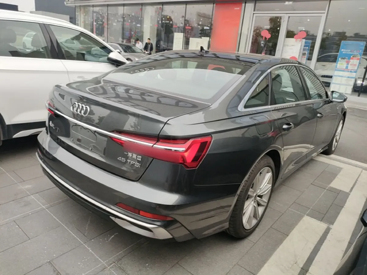2024 Audi A6L 2.0T 245HP L4 7DCT,autocango,china used car exporter,china ev exporter,chinese used car exporter,chinese used ev exporter