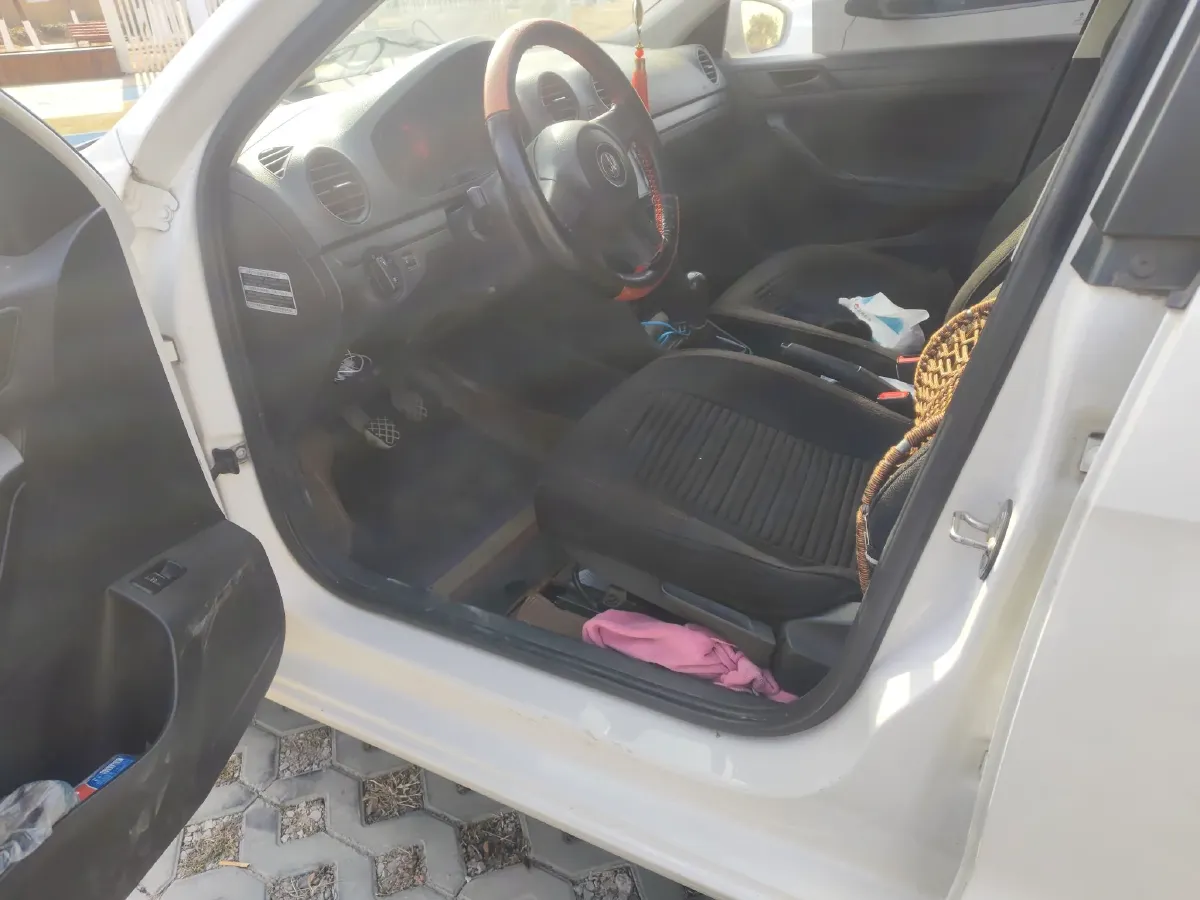 2015 Volkswagen Jetta 1.6L 110HP L4 5MT,autocango,china used car exporter,china ev exporter,chinese used car exporter,chinese used ev exporter