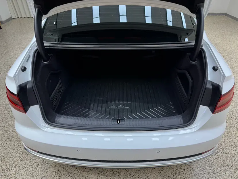 2019 Audi A4L 2.0T 190HP L4 7DCT,autocango,china used car exporter,china ev exporter,chinese used car exporter,chinese used ev exporter