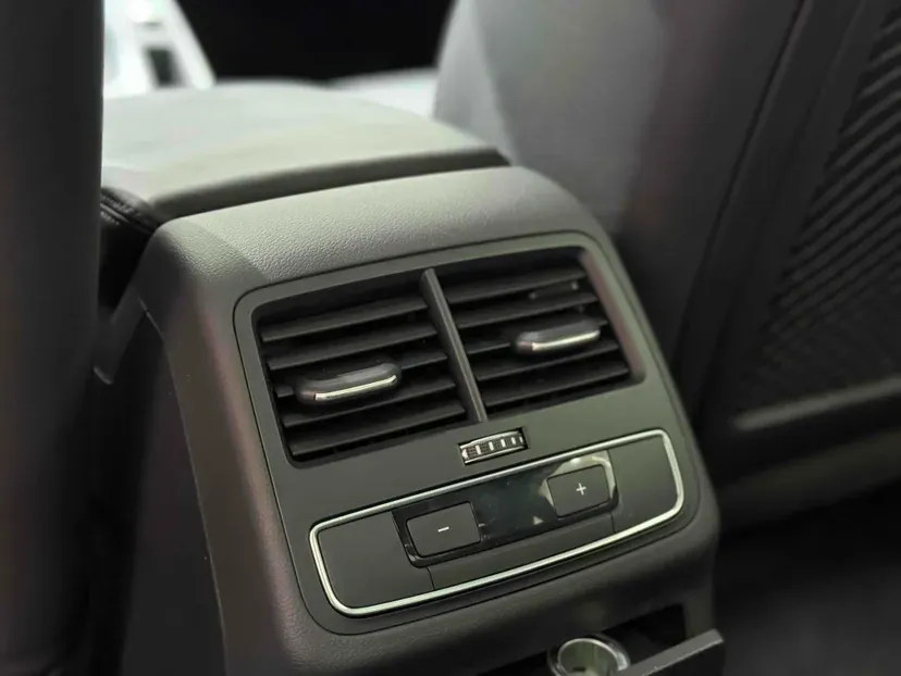 2019 Audi A4L 2.0T 190HP L4 7DCT,autocango,china used car exporter,china ev exporter,chinese used car exporter,chinese used ev exporter