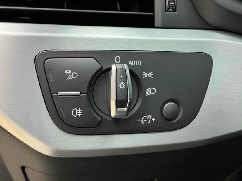 2019 Audi A4L 2.0T 190HP L4 7DCT,autocango,china used car exporter,china ev exporter,chinese used car exporter,chinese used ev exporter