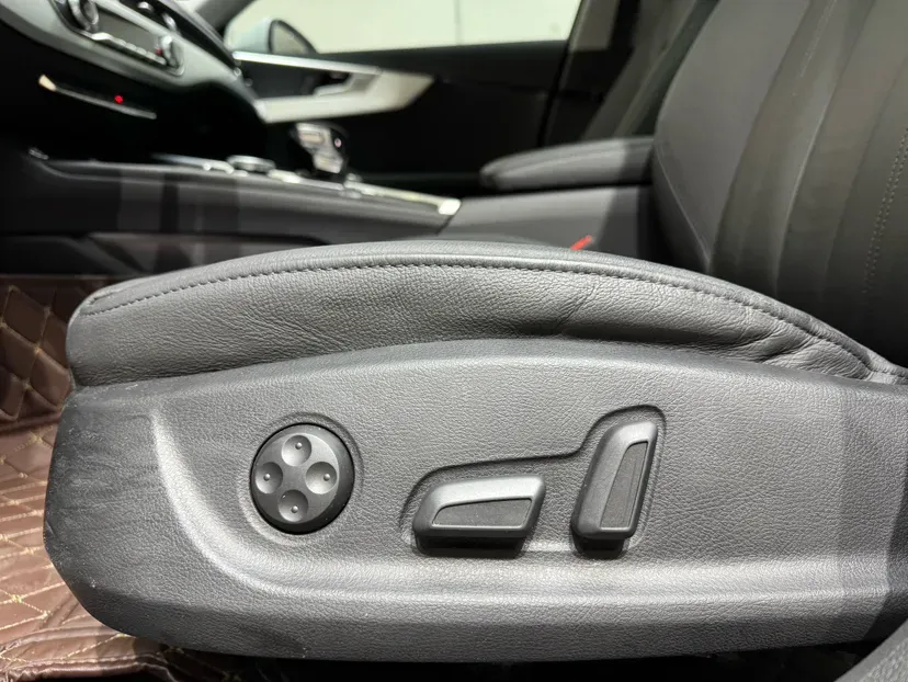 2019 Audi A4L 2.0T 190HP L4 7DCT,autocango,china used car exporter,china ev exporter,chinese used car exporter,chinese used ev exporter