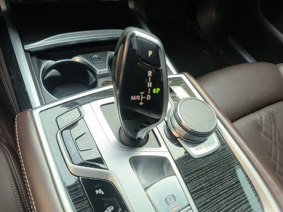 2019 BMW 7 Series 2.0T 265HP L4 8AT,autocango,china used car exporter,china ev exporter,chinese used car exporter,chinese used ev exporter