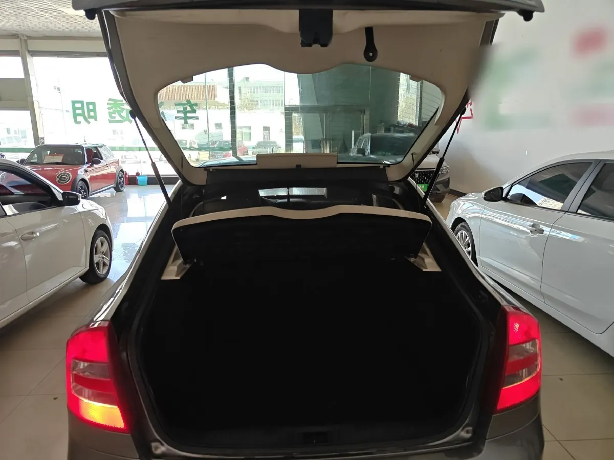 2015 Skoda Octavia 1.6L 105HP L4 6AT,autocango,china used car exporter,china ev exporter,chinese used car exporter,chinese used ev exporter