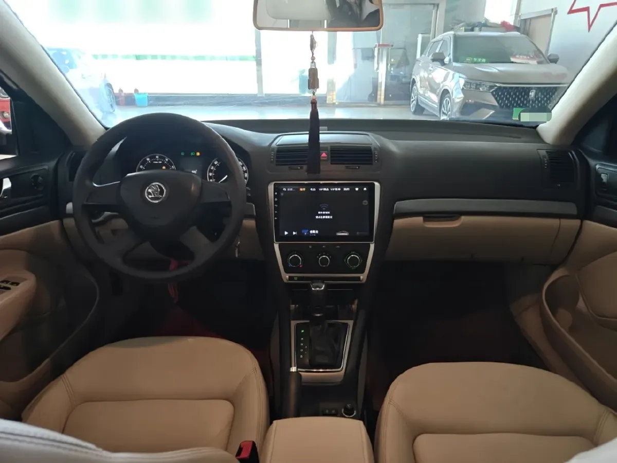 2015 Skoda Octavia 1.6L 105HP L4 6AT,autocango,china used car exporter,china ev exporter,chinese used car exporter,chinese used ev exporter