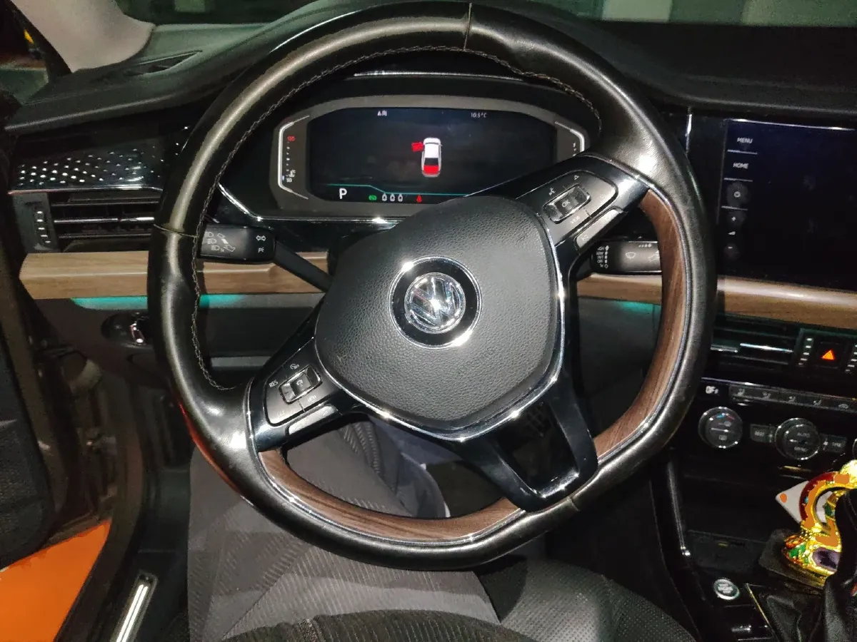 2019 Volkswagen Passat 2.0T 220HP L4 7DCT,autocango,china used car exporter,china ev exporter,chinese used car exporter,chinese used ev exporter