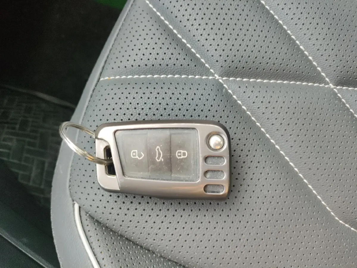 2022 Volkswagen Tiguan L 2.0T 186HP L4 7DCT,autocango,china used car exporter,china ev exporter,chinese used car exporter,chinese used ev exporter