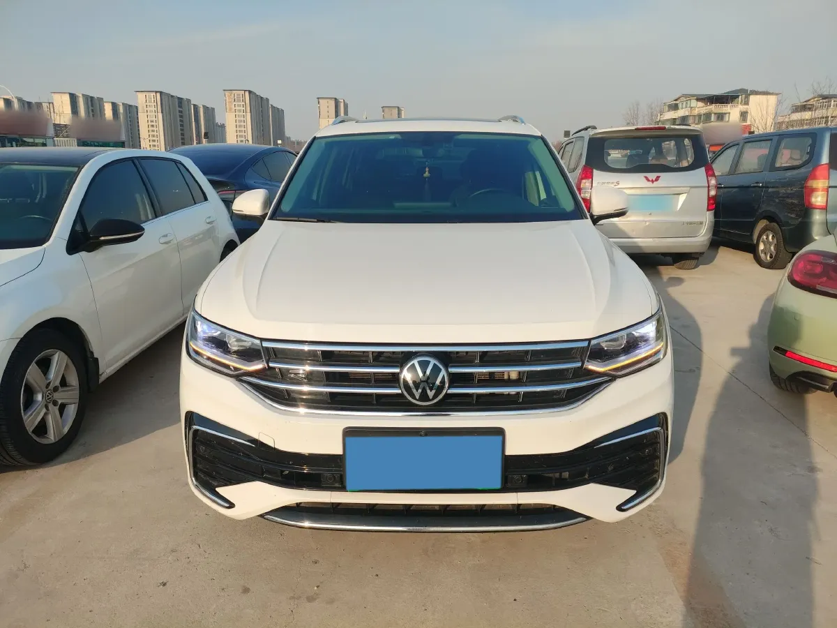 2022 Volkswagen Tiguan L 2.0T 186HP L4 7DCT,autocango,china used car exporter,china ev exporter,chinese used car exporter,chinese used ev exporter