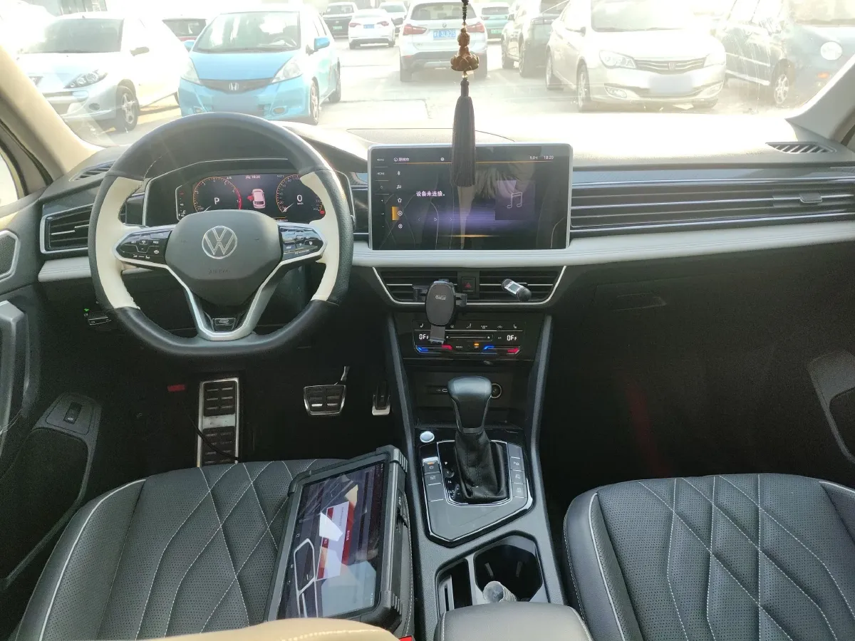 2022 Volkswagen Tiguan L 2.0T 186HP L4 7DCT,autocango,china used car exporter,china ev exporter,chinese used car exporter,chinese used ev exporter