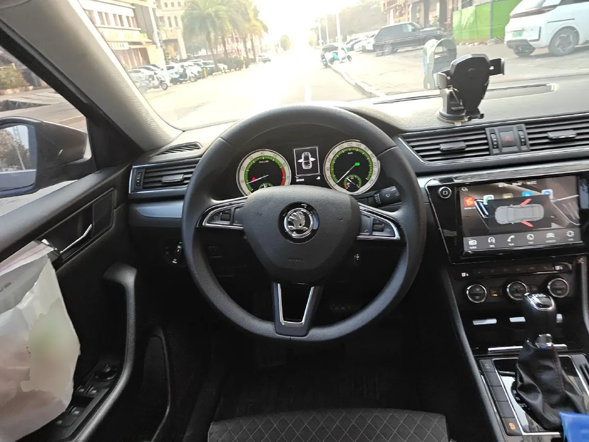 2018 Skoda Superb 1.4T 150HP L4 7DCT,autocango,china used car exporter,china ev exporter,chinese used car exporter,chinese used ev exporter