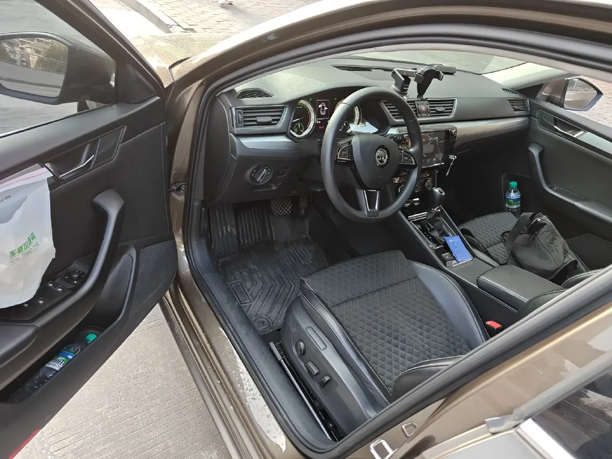 2018 Skoda Superb 1.4T 150HP L4 7DCT,autocango,china used car exporter,china ev exporter,chinese used car exporter,chinese used ev exporter