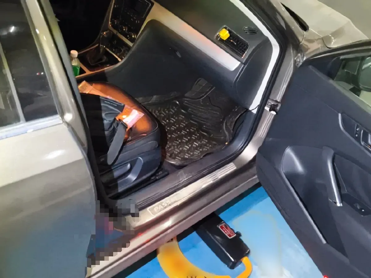 2013 Volkswagen Passat 1.8T 160HP L4 7DCT,autocango,china used car exporter,china ev exporter,chinese used car exporter,chinese used ev exporter