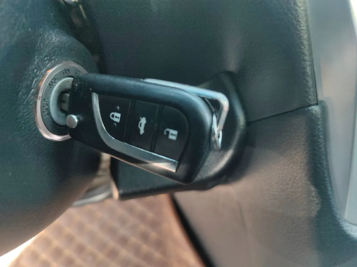 2016 Toyota Camry 2.0L 167HP L4 6AT,autocango,china used car exporter,china ev exporter,chinese used car exporter,chinese used ev exporter