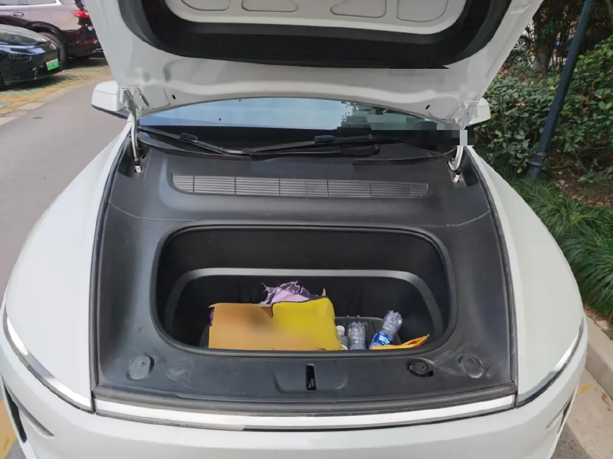 2025 Tesla Model Y BEV 62.5KWH,autocango,china used car exporter,china ev exporter,chinese used car exporter,chinese used ev exporter