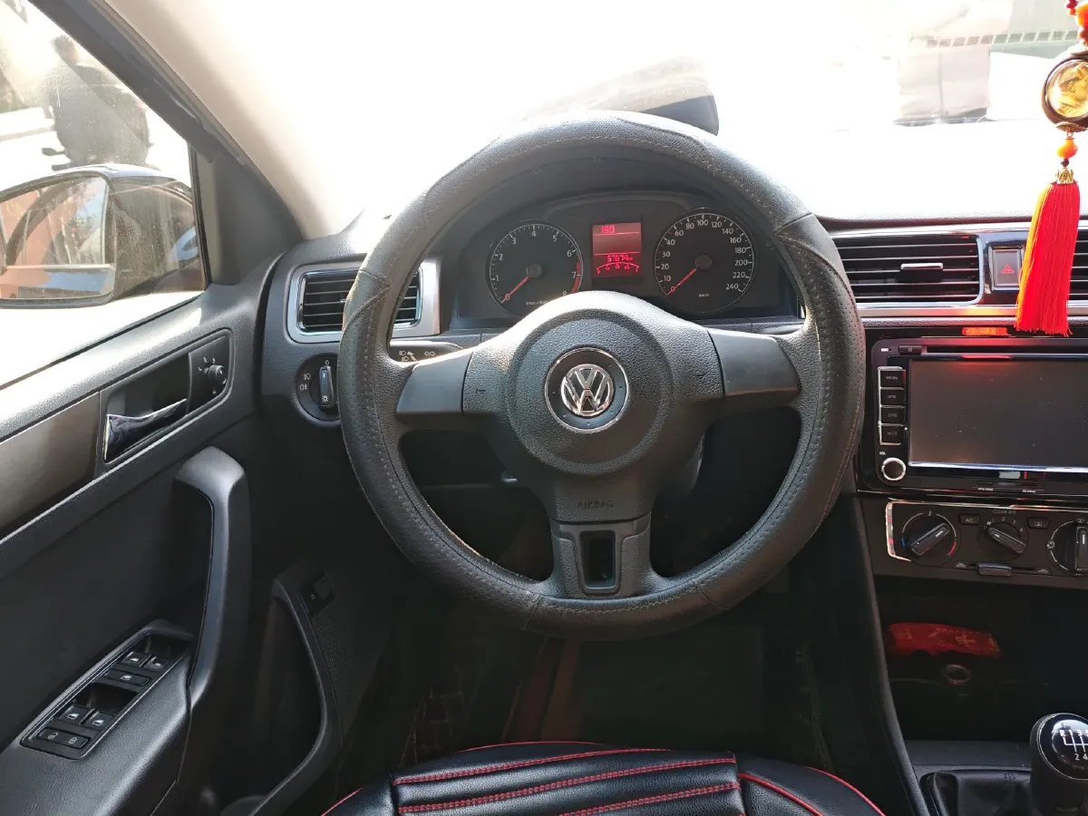 2015 Volkswagen Santana 1.6L 110HP L4 5MT,autocango,china used car exporter,china ev exporter,chinese used car exporter,chinese used ev exporter