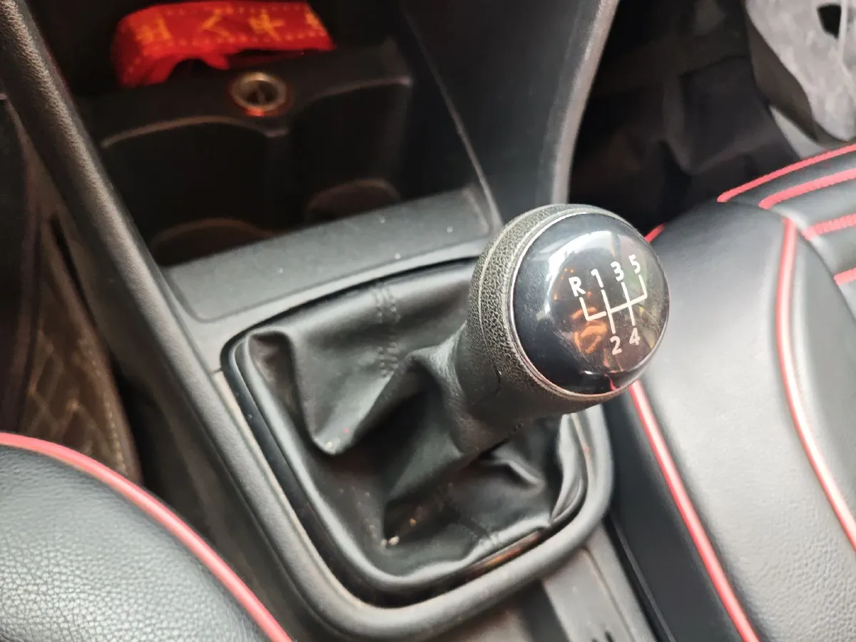 2015 Volkswagen Santana 1.6L 110HP L4 5MT,autocango,china used car exporter,china ev exporter,chinese used car exporter,chinese used ev exporter